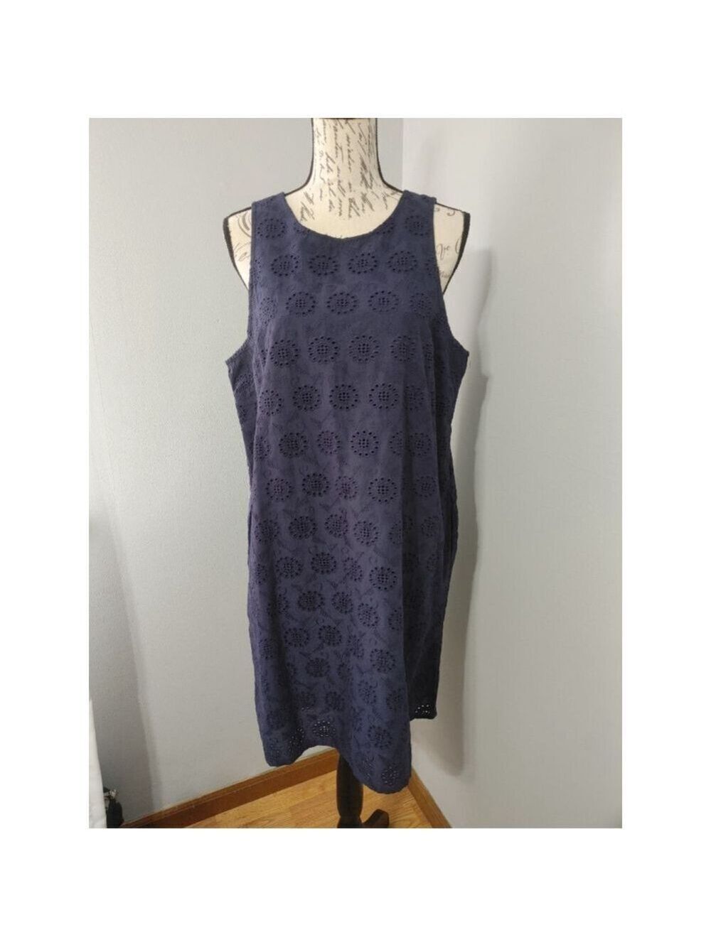 Women's Charlie Paige Navy Eyelet Sleeveless Lined Shift Dress M